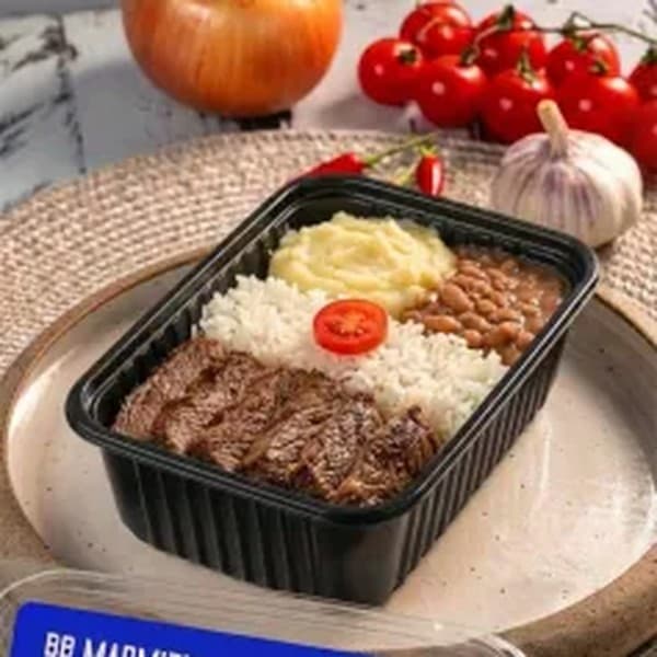 Carne Grelhada com Arroz branco, Feijão e Purê de Batata