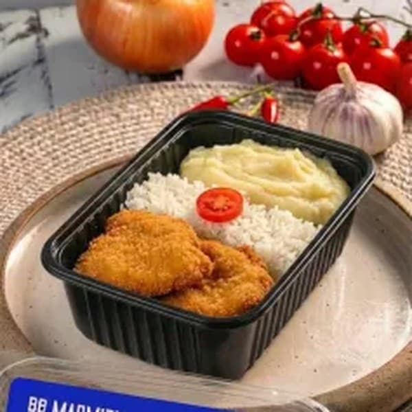 Frango à milanesa com Arroz branco e Purê de Batata