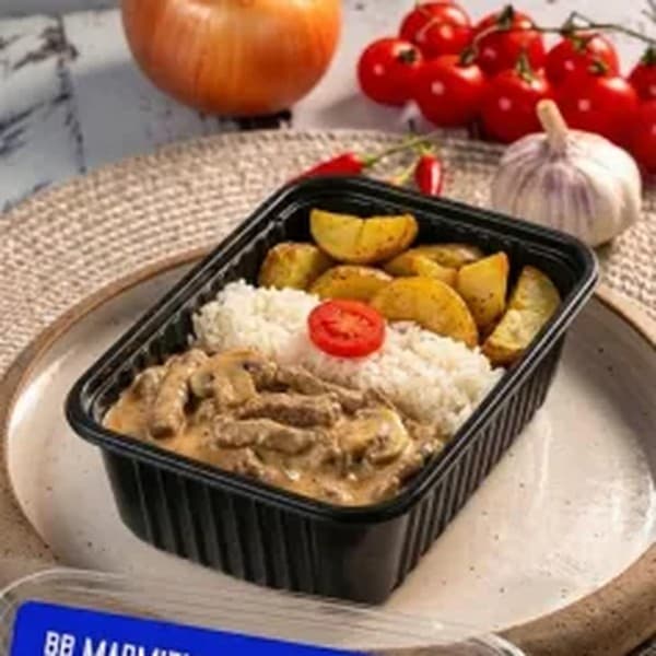 Strogonoff de Carne com Arroz branco e Batata assada